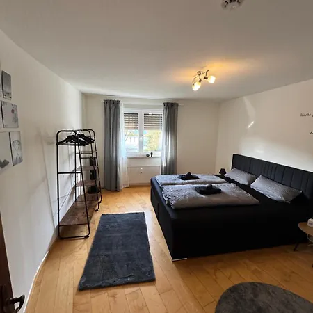 Emelies Sonnenwohnung Mit Balkon *